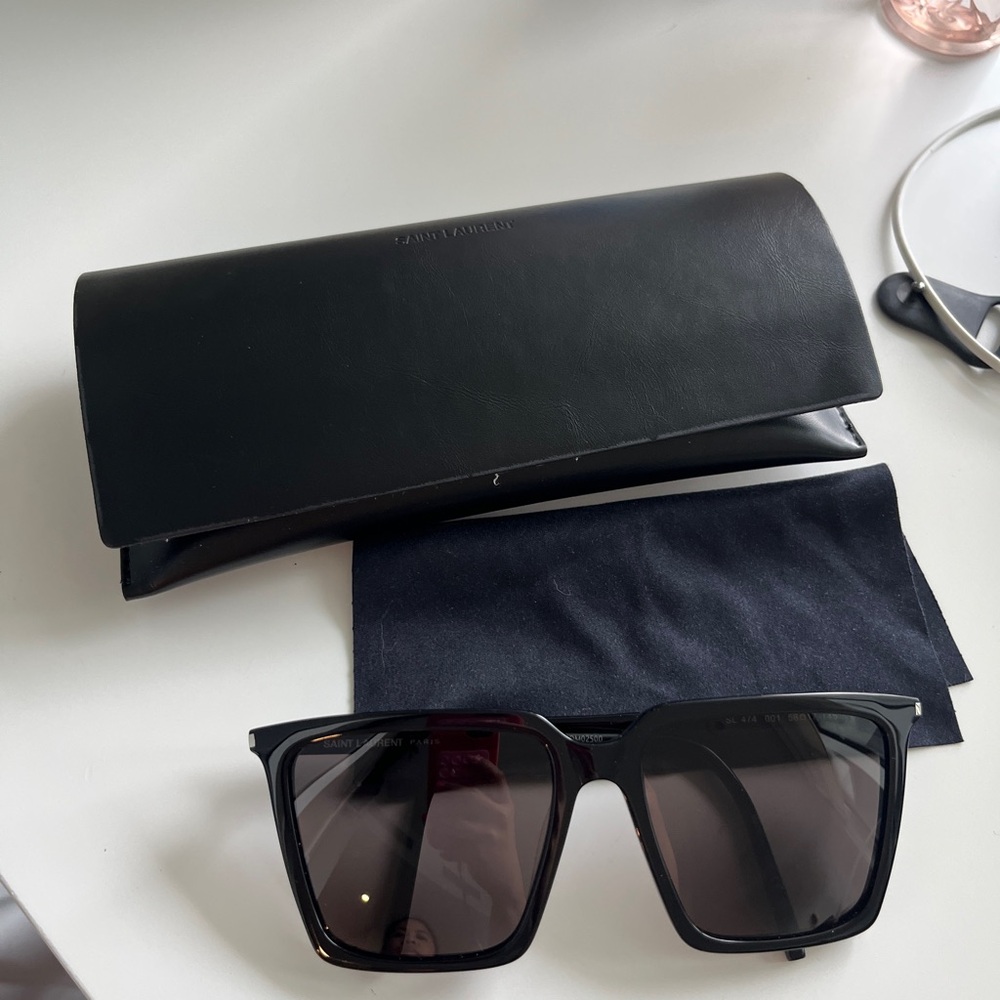 YSL SUNGLASSES
$200
Barely used and in good condition
